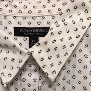 Banana Republic Women Non Iron shirt. EUC